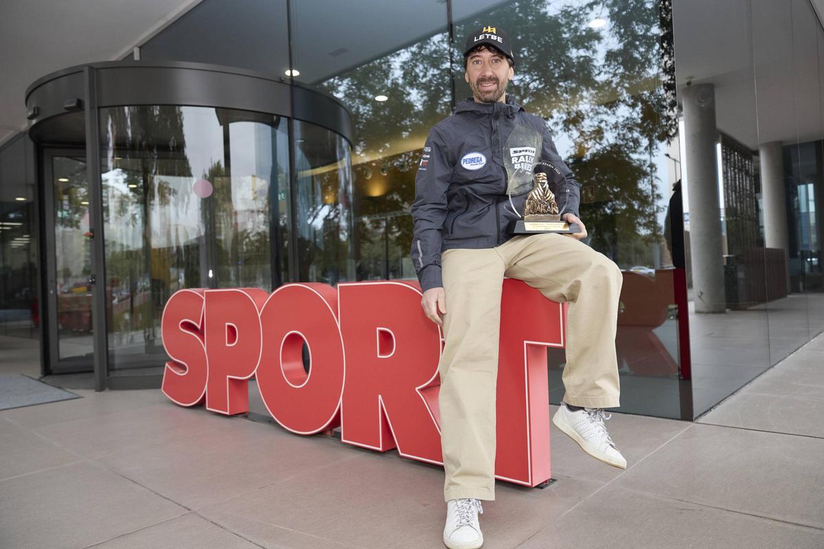 Josep Pedró visitó la redacción de SPORT tras regresar de su tercer Dakar