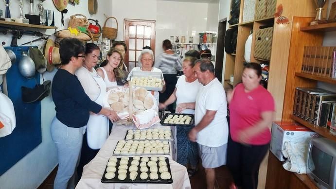 FUERTEVENTURA - Taller de amasado de pan y repostería en Tesjuate - 03-05-17