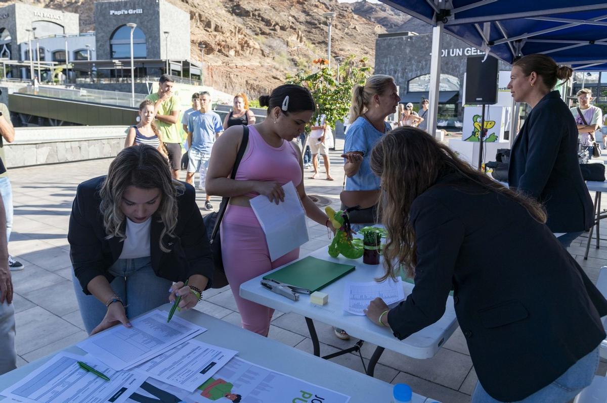 HiperDino abre puertas al empleo con la colaboración del Ayuntamiento de Mogán y Mogán Mall.