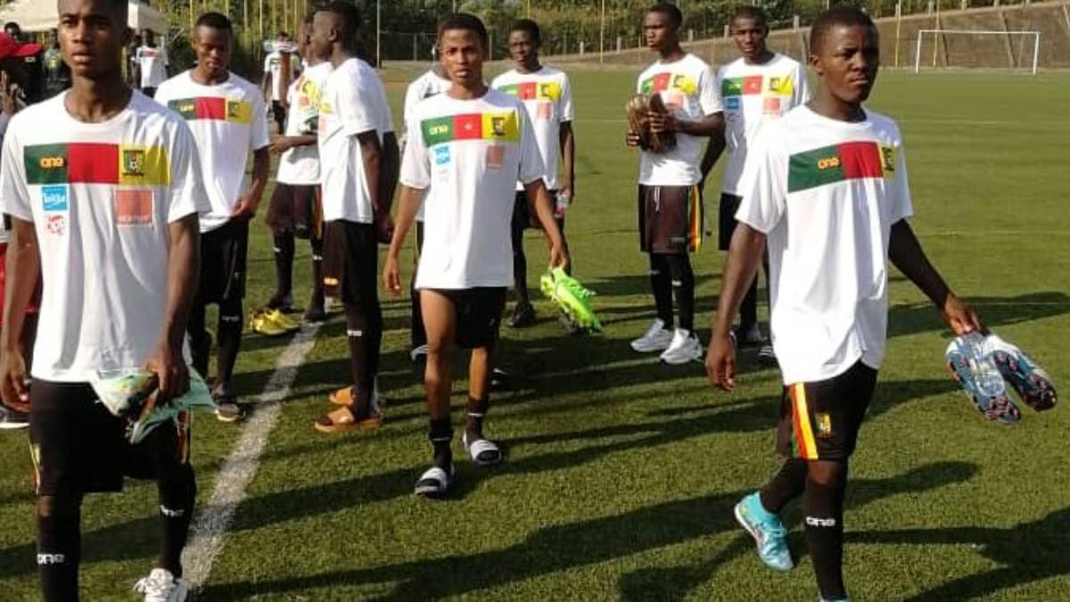 Futbolistas de las categorías inferiores de Camerún