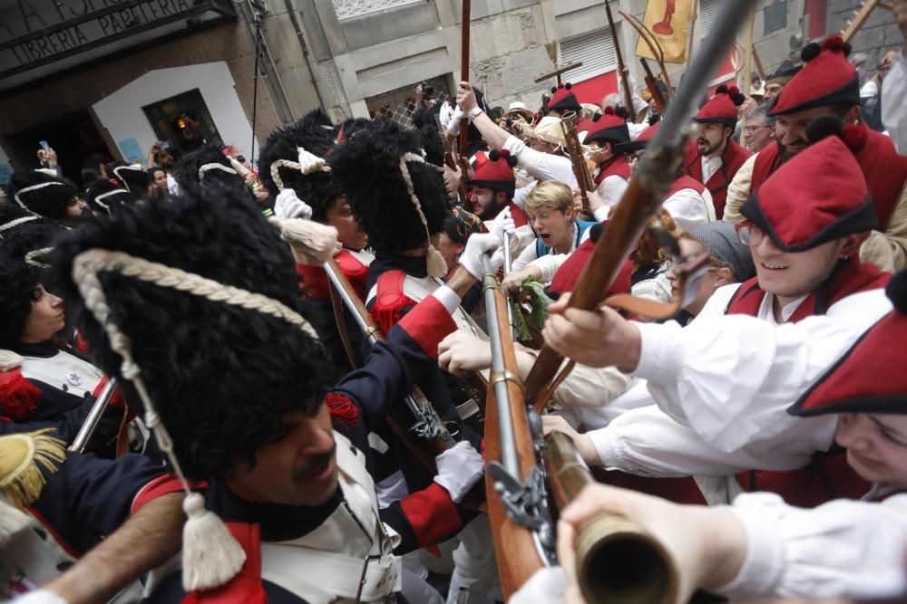 La representación de la expulsión de las tropas invasoras francesas congrega en el casco histórico a miles de personas para disfrutar del broche de oro a un fin de semana de fiesta.