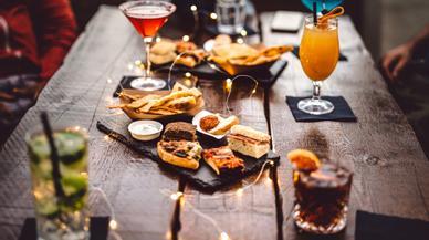 Qué es el 'drunch': un 'brunch' por la tarde y con la bebida como protagonista