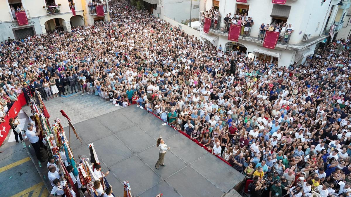Ontinyent pagará 600 euros a cada banda para asegurar su presencia y mantener la interpretación de ‘Chimo’