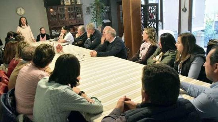 Encuentro entre portavoces y alcaldes en Moraña.  // FdV