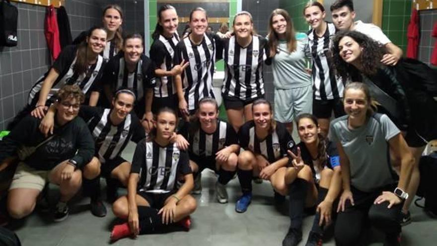 Las jugadoras del Castellonense celebran su triunfo.