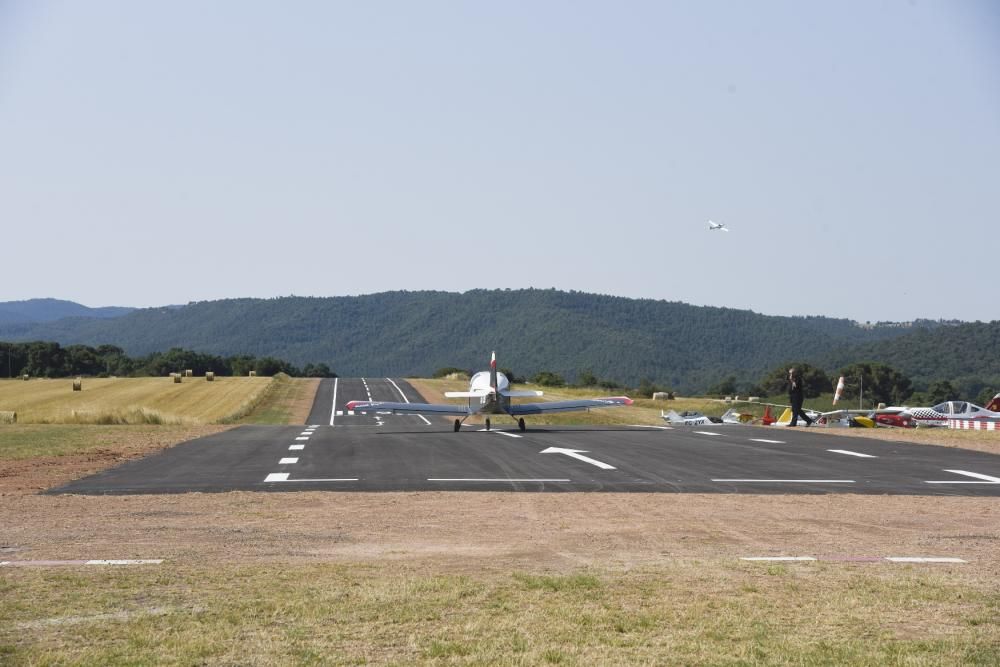 El camp de vol El Prat de Moià estrena una nova pista asfaltada