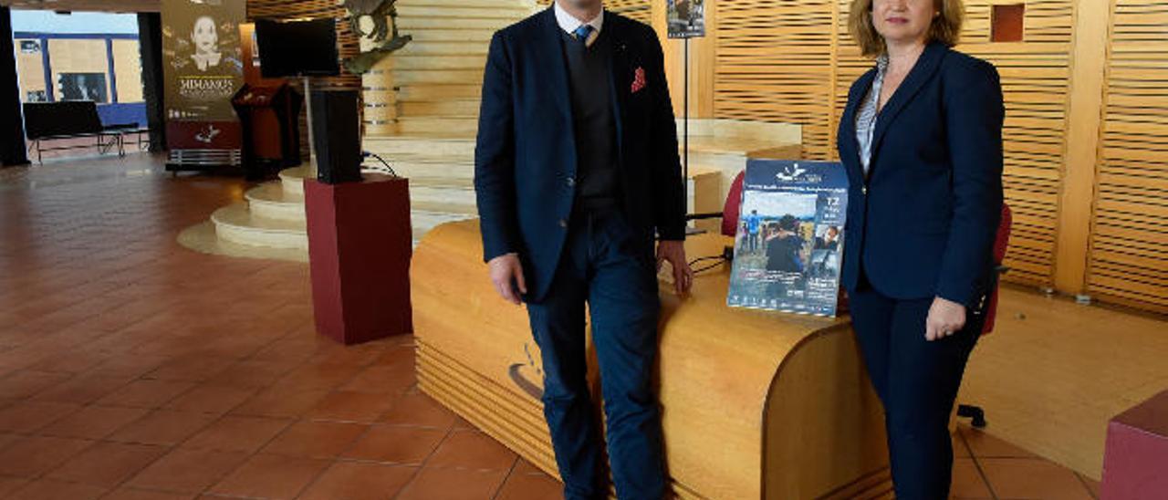 Tilman Kuttenkeuler y Encarna Galván, ayer,en el auditorio Alfredo Kraus.