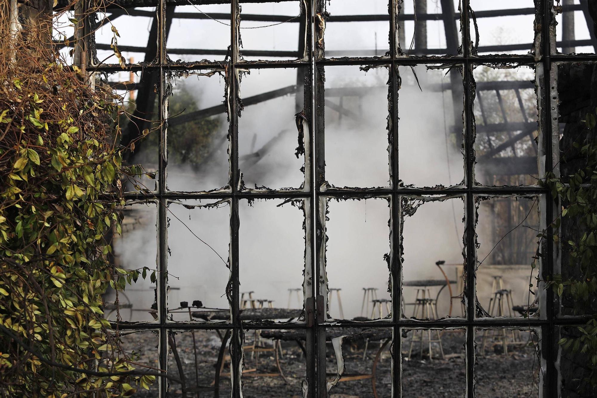 Les imatges de l'incendi al restaurant Mas Marroch dels Germans Roca a Vilablareix