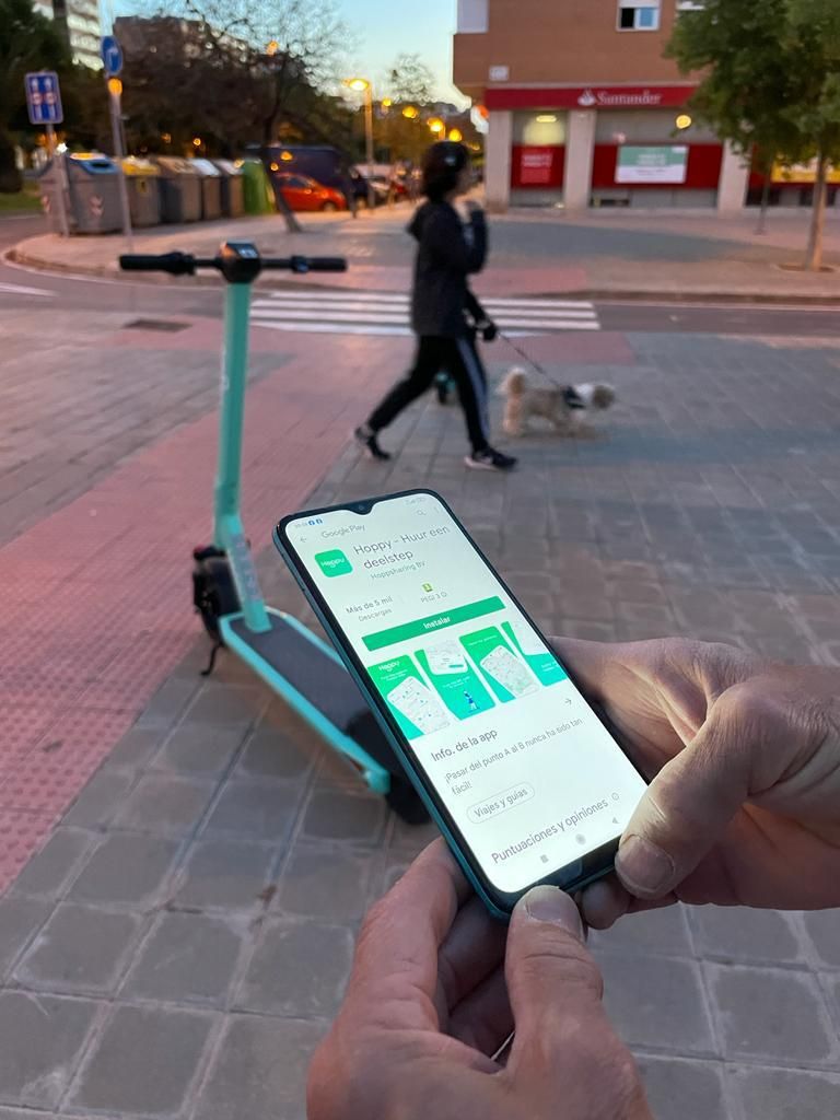 Los patinetes se utilizan a través de una APP