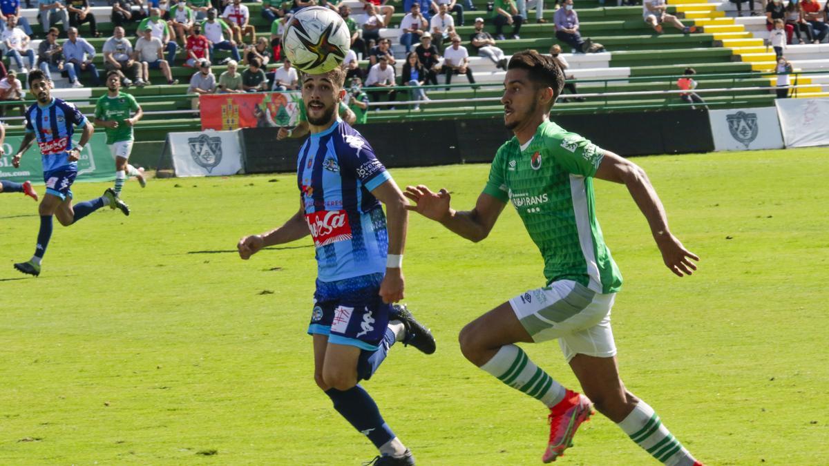 Jorge Barba, a la derecha, puede recuperar la titularidad.