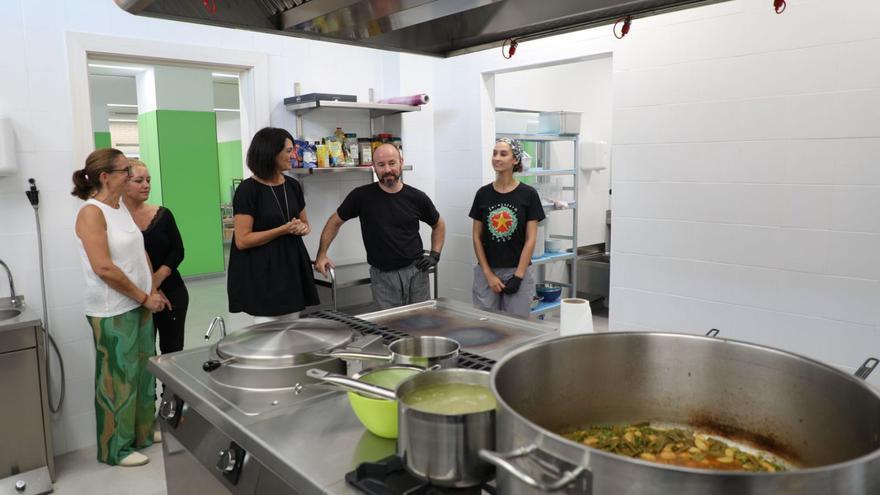 El  comedor del colegio de Sant Ferran sirve sus primeros 82 menús