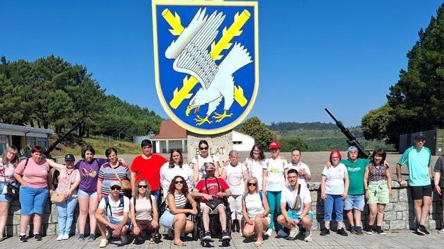 Miembros de Aspadeza en la base «General Morillo» de la Brilat con sede en Pontevedra.