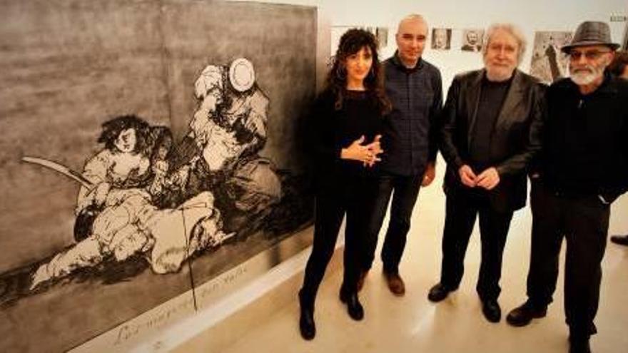 Moner y Carratalà junto al pintor Antoni Miró y el director de la Escola d&#039;Art Eduard Corbí.