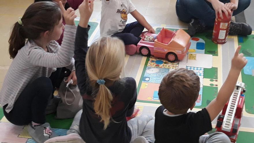 Els alumnes fan activitats d&#039;educació amb perspectiva de gènere.