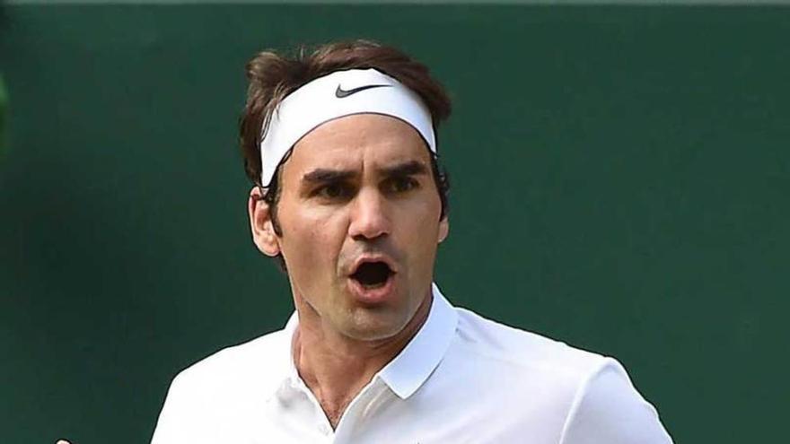 Roger Federer celebra uno de sus puntos durante el partido ante el croata Cilic.
