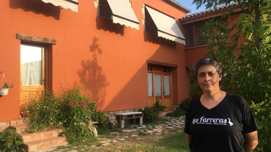 Agnès Farreras és qui gestiona la casa de turisme rural Les Farreras de Salelles.