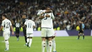 Resumen, goles y highlights del Real Madrid 4 - 2 Nápoles de la Jornada 5 de la Fase de Grupos de la Champions League