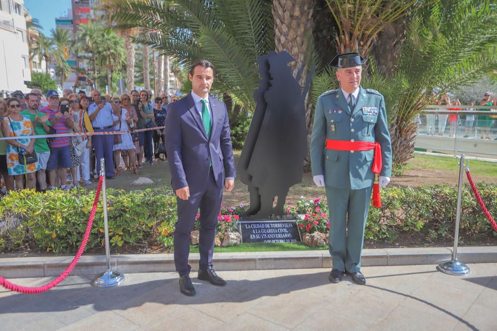 La Guardia Civil recibe un homenaje en Torrevieja