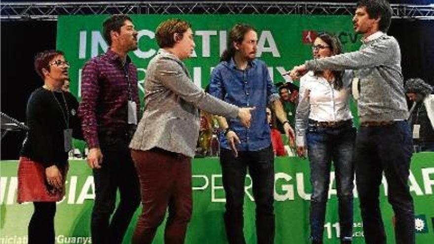 Els nous dirigents d&#039;ICV i el portaveu Urtasun, ahir amb Ada Colau, Pablo Iglesias i Mónica Oltra.