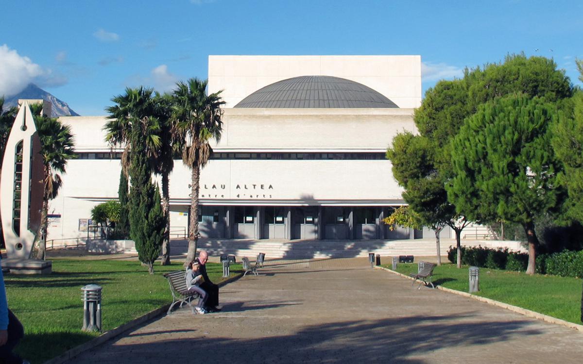 La caducidad del plan deja fuera de ordenación dos importantes infraestructuras para Altea: el Palau, en la imagen, y la facultad de Bellas Artes de la Universidad Miguel Hernández.