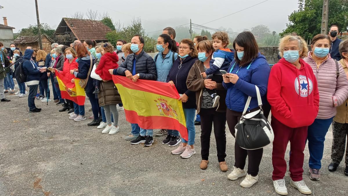 Expectación en ante la llegada de los reyes a Tui