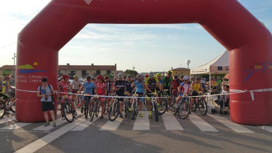 El CC Vall-llobregabike s&#039;estrena reunint 150 «bikers» en una marxa