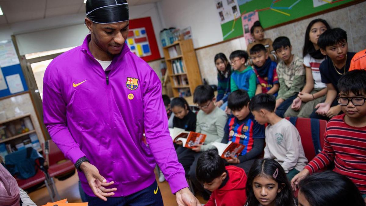 Marcus Rashford en l'Escola Vedruna de El Raval.