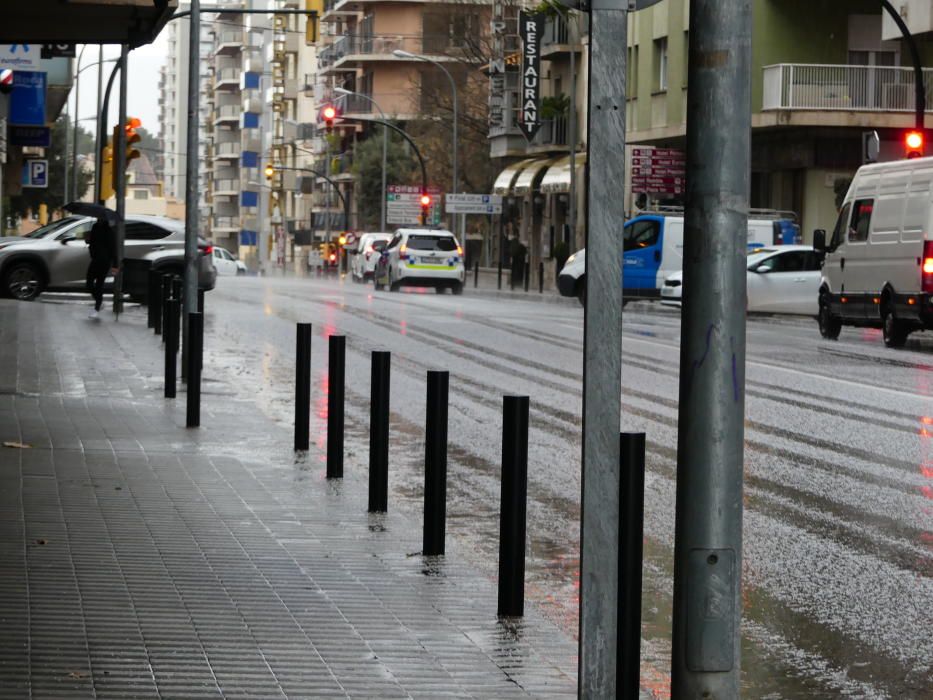 Els carrers han quedat blancs de calamarsa.