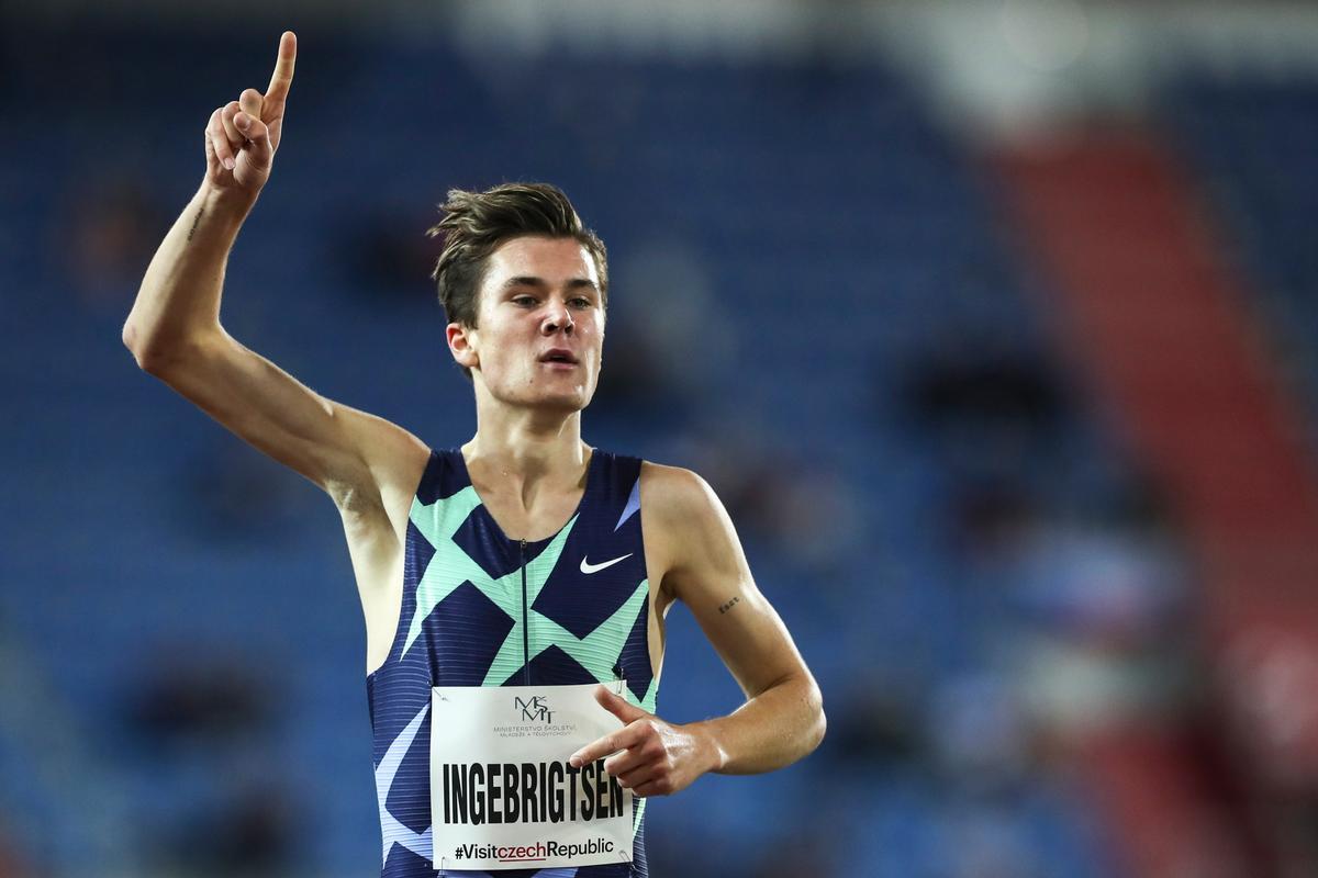 Jakob Ingebrigtsen bate el récord mundial en pista de 1.500: 3:30.60