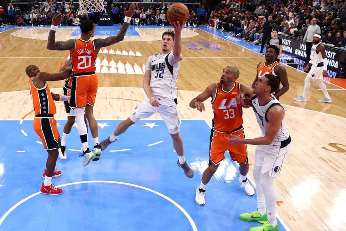 Cooper Flagg fue una fuerza imparable de los Mavericks con tan solo 18 años