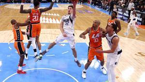 Cooper Flagg fue una fuerza imparable de los Mavericks con tan solo 18 años