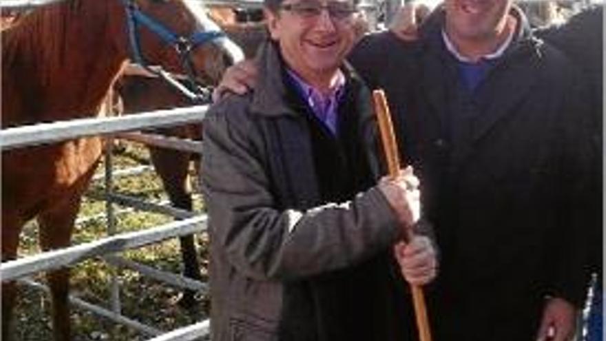 Enric Millo durant la seva visita, ahir, a la Fira del Cavall de Puigcerdà.