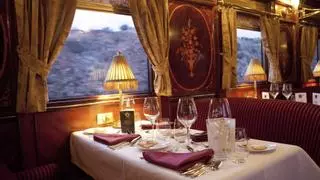 El viaje en tren más bonito de España: vagones Belle Époque y lujo historicista