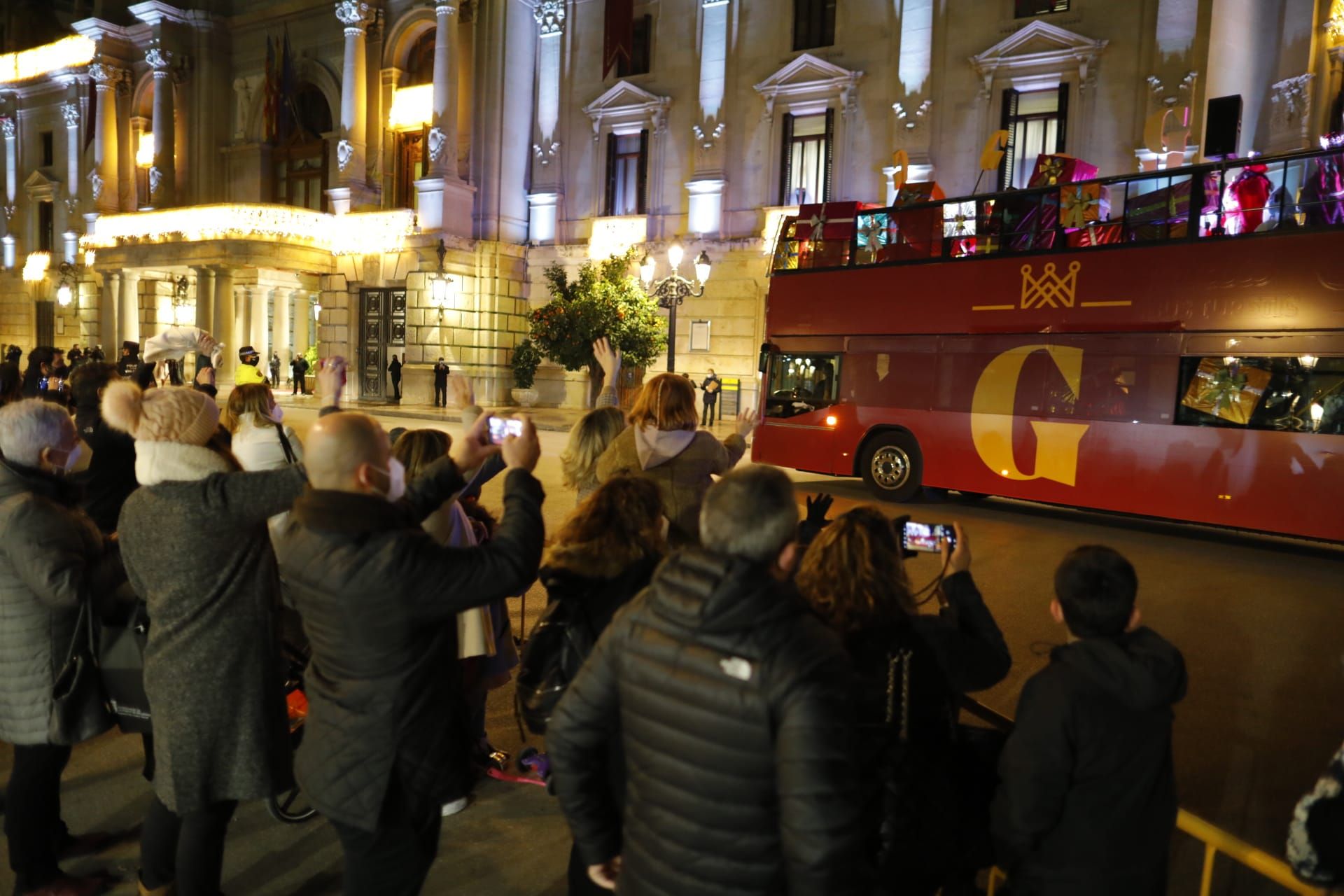 Aglomeración en la recepción de los Reyes Magos en València