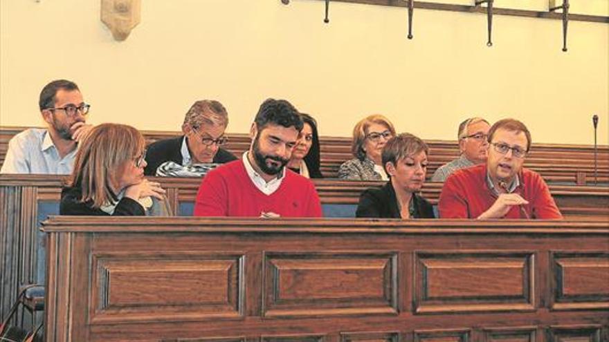 Luz verde a los presupuestos de Plasencia con el voto del PP y la abstención de Díaz