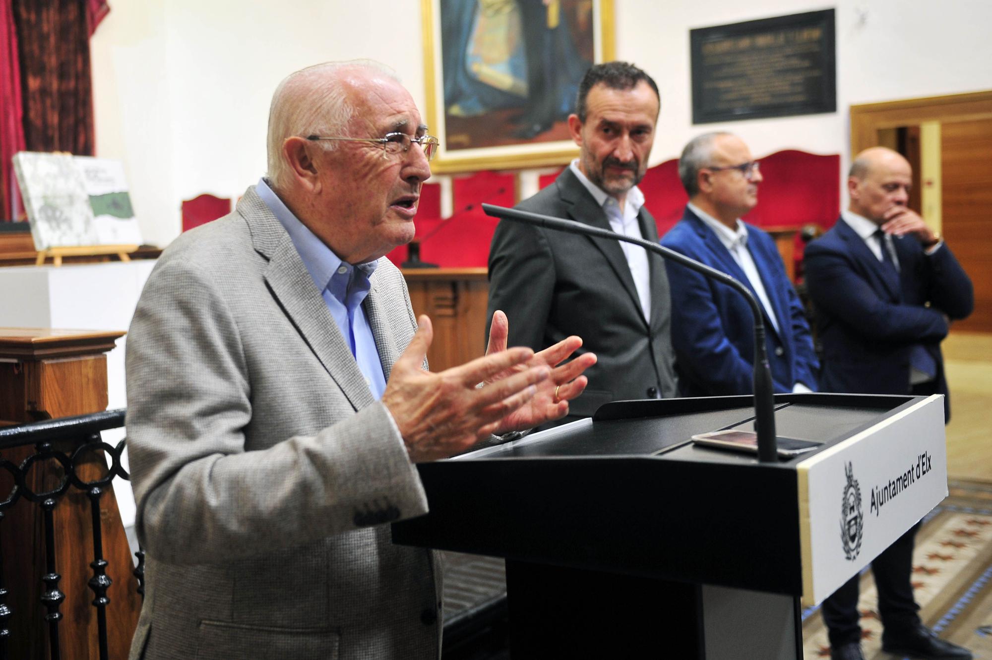 Gambín presenta su libro del Centenario del Elche rodeado de leyendas y expresidentes