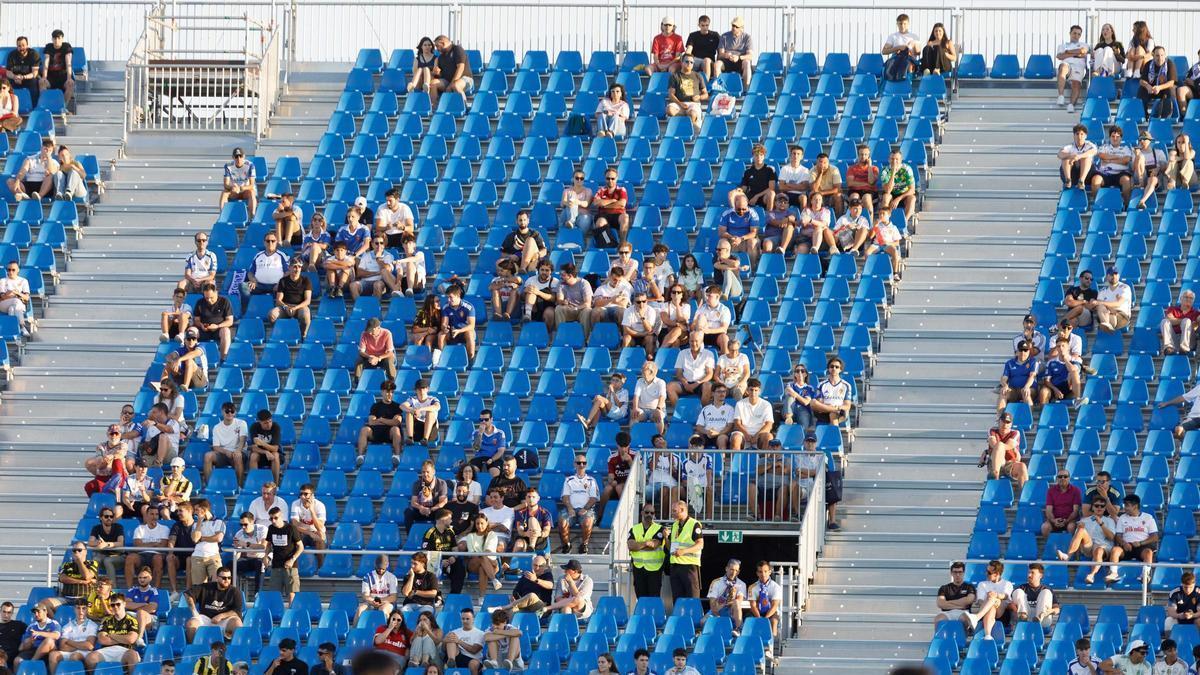 La grada del Ibercaja Estadio, durante el partido de pretemporada ante el Bilbao Athletic.