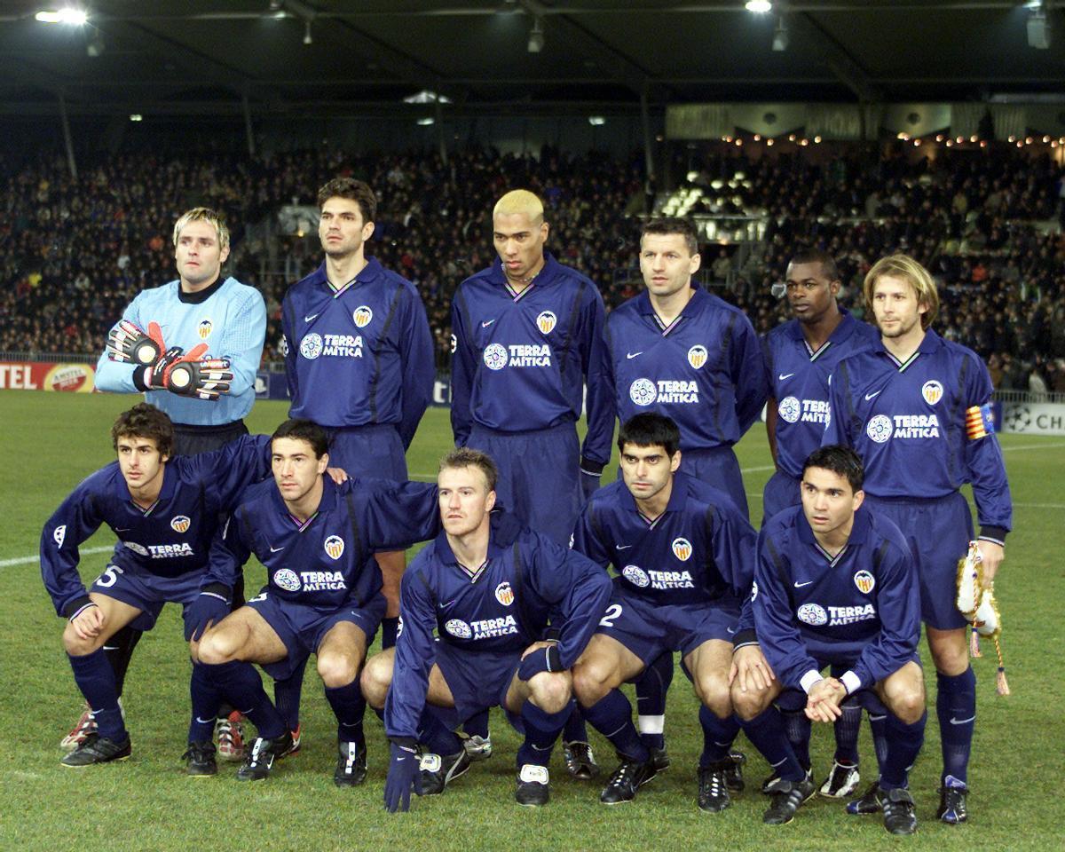 Ayala y Deschamps juntos en el once inicial de un Sturm Graz - Valencia CF de la Champions League 2000-2001