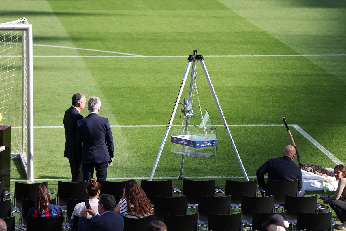 Colocación de la primera piedra del futuro Camp Nou