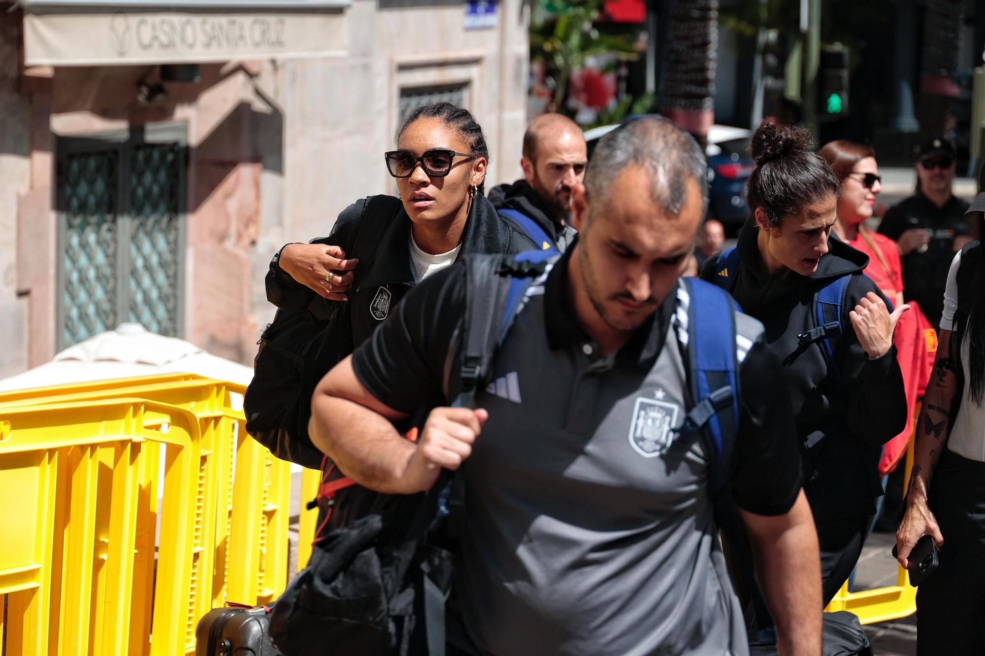 Llegada de las jugadoras de la Selección al Hotel Mencey