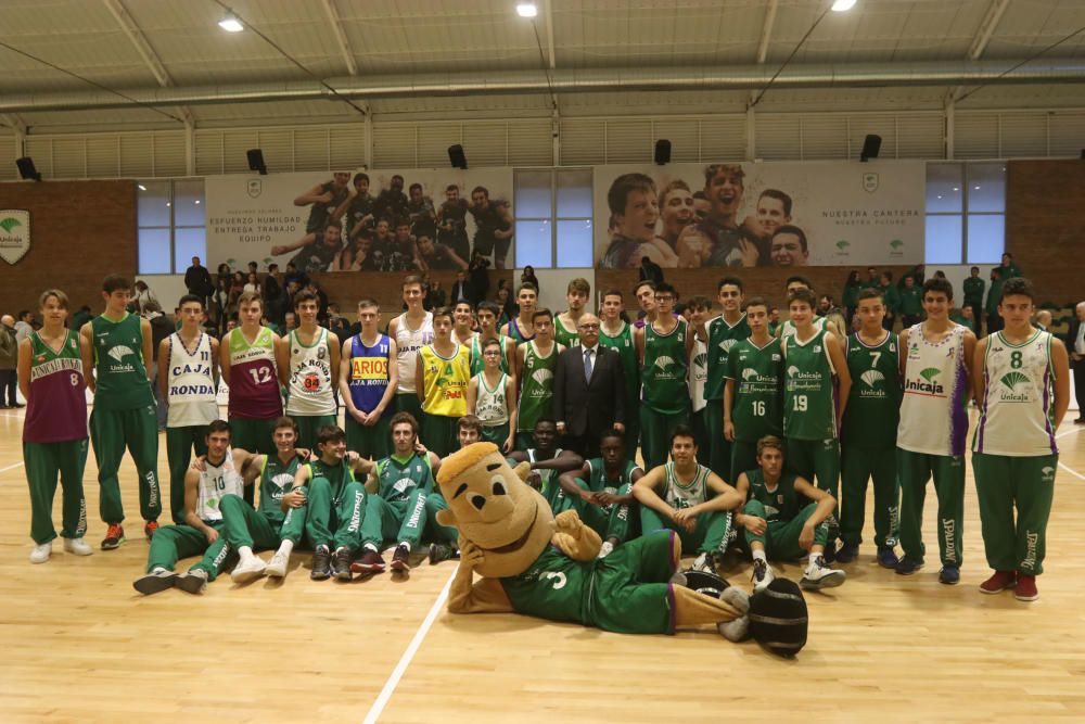 El Unicaja presenta la profunda remodelación de sus instalaciones, justo en la efeméride de su adquisición: el 18 de diciembre de 1985, la Sociedad Deportiva Caja de Ronda  adquirió los terrenos al Ay