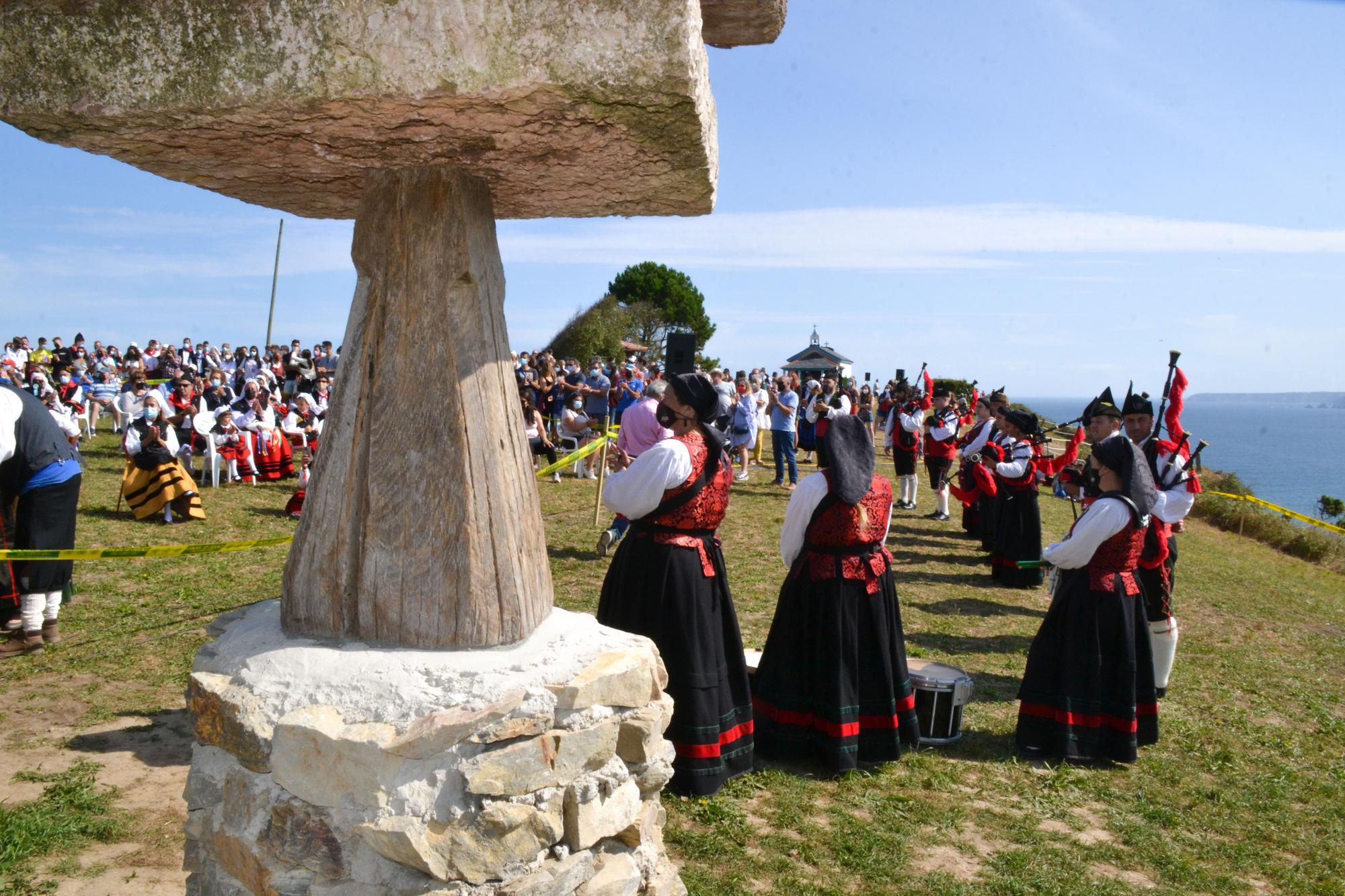 Parte de los miembros de la Banda de Gaitas de Corvera, en el campo de La Garita.