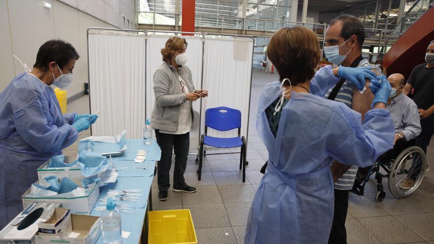 Salud empieza a citar a los menores de 50 años: así avanza la vacunación en Asturias