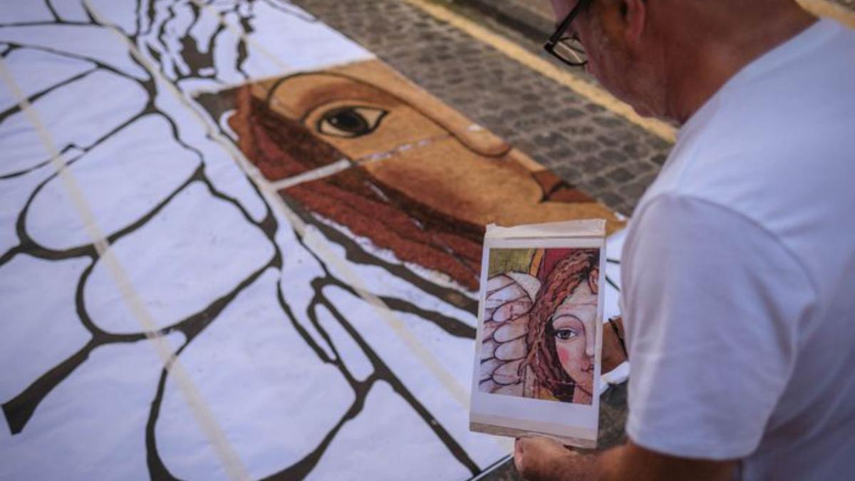 El brezo y las flores vuelven a la calle