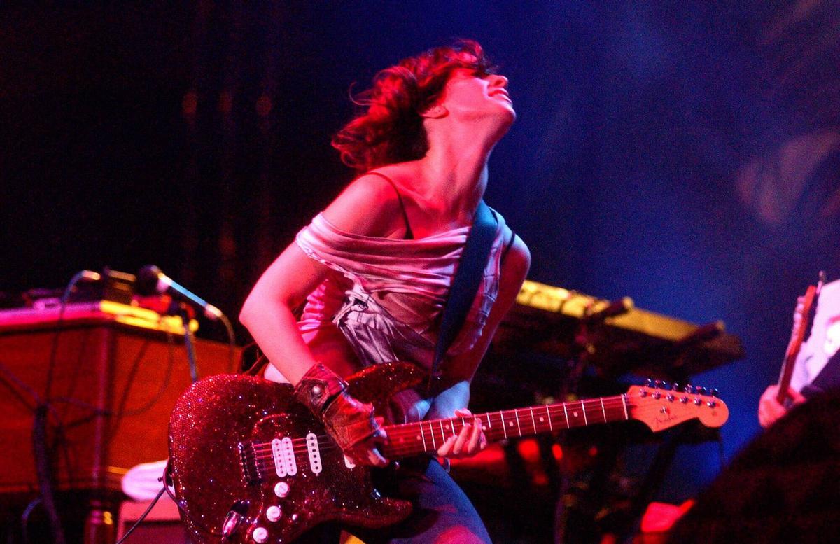 Alanis Morissette, durante un concierto en Bogotá.