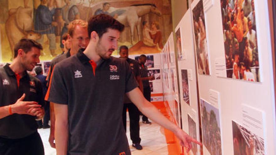 Guillem Vives, en la Exposición Fotográfica del club.