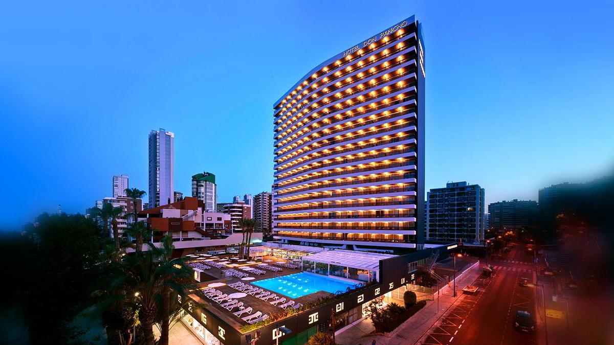 El Hotel Don Pancho lleva desde 1972 en plena avenida Mediterráneo