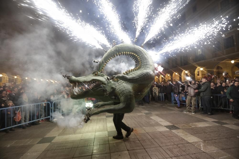 La Revetla con el encendido de los 'foguerons'