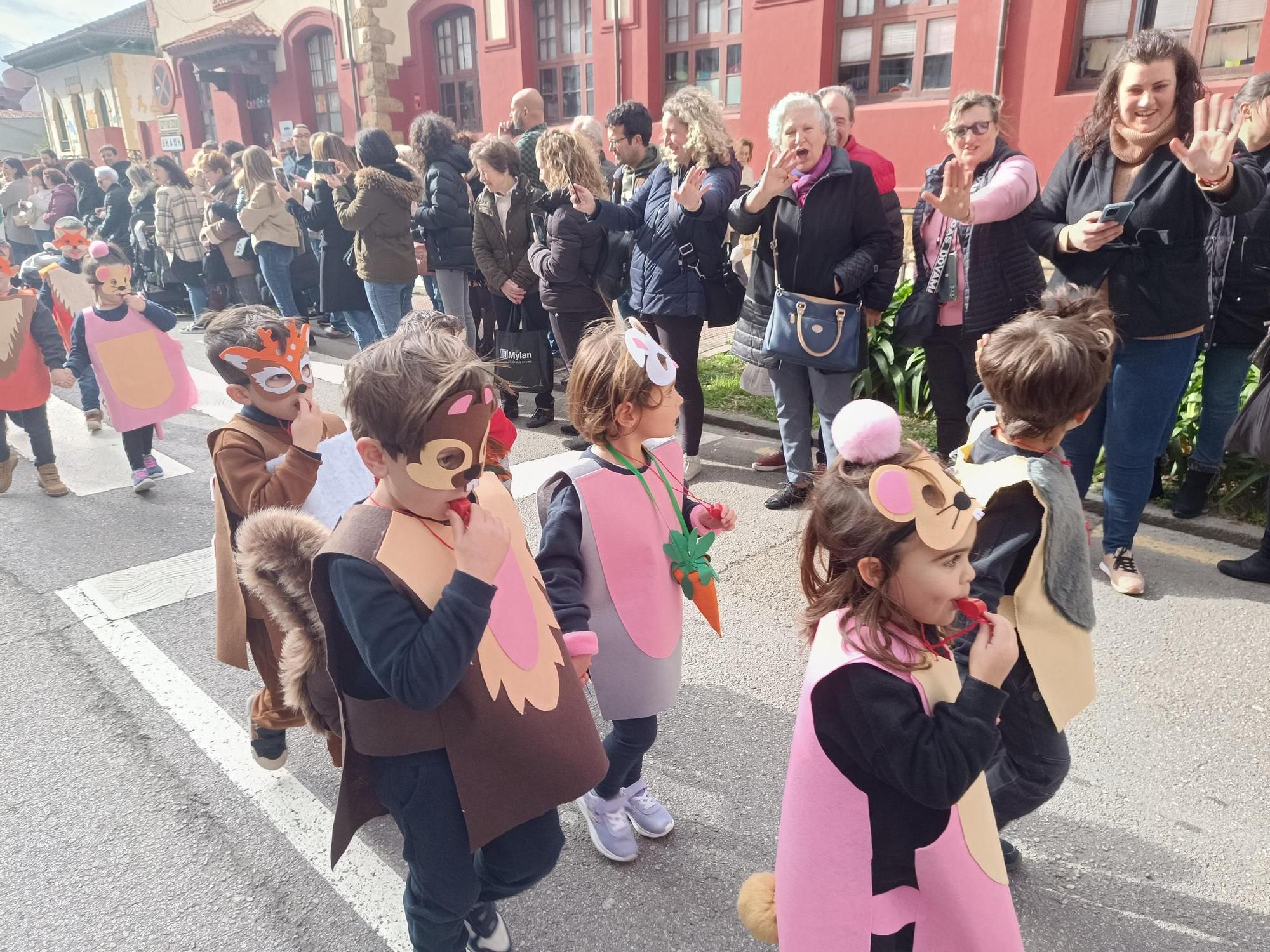 El colegio Peña Careses de Pola adelanta el Antroxu