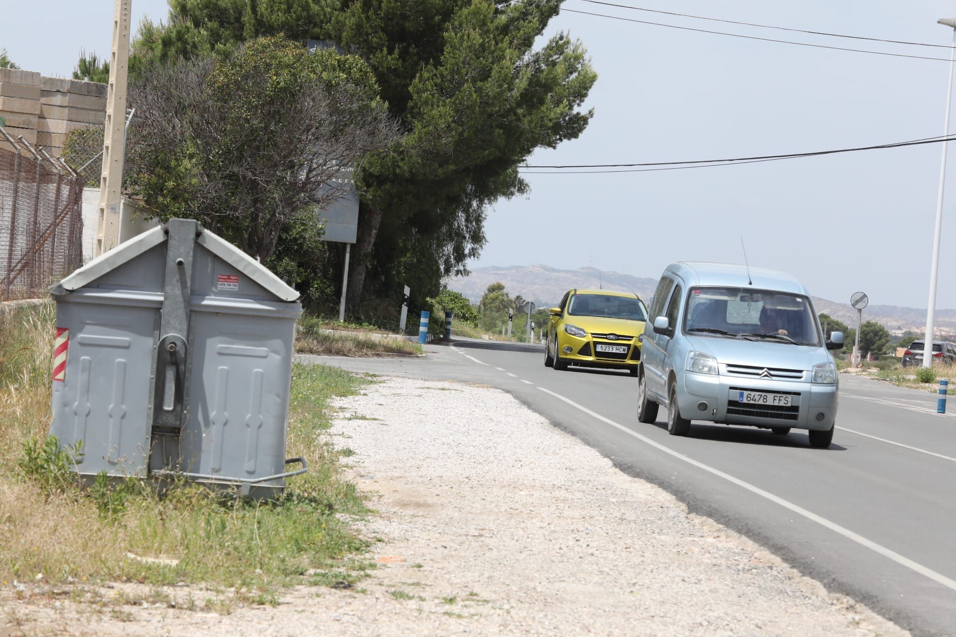 Peligro hasta para tirar la basura en El Altet